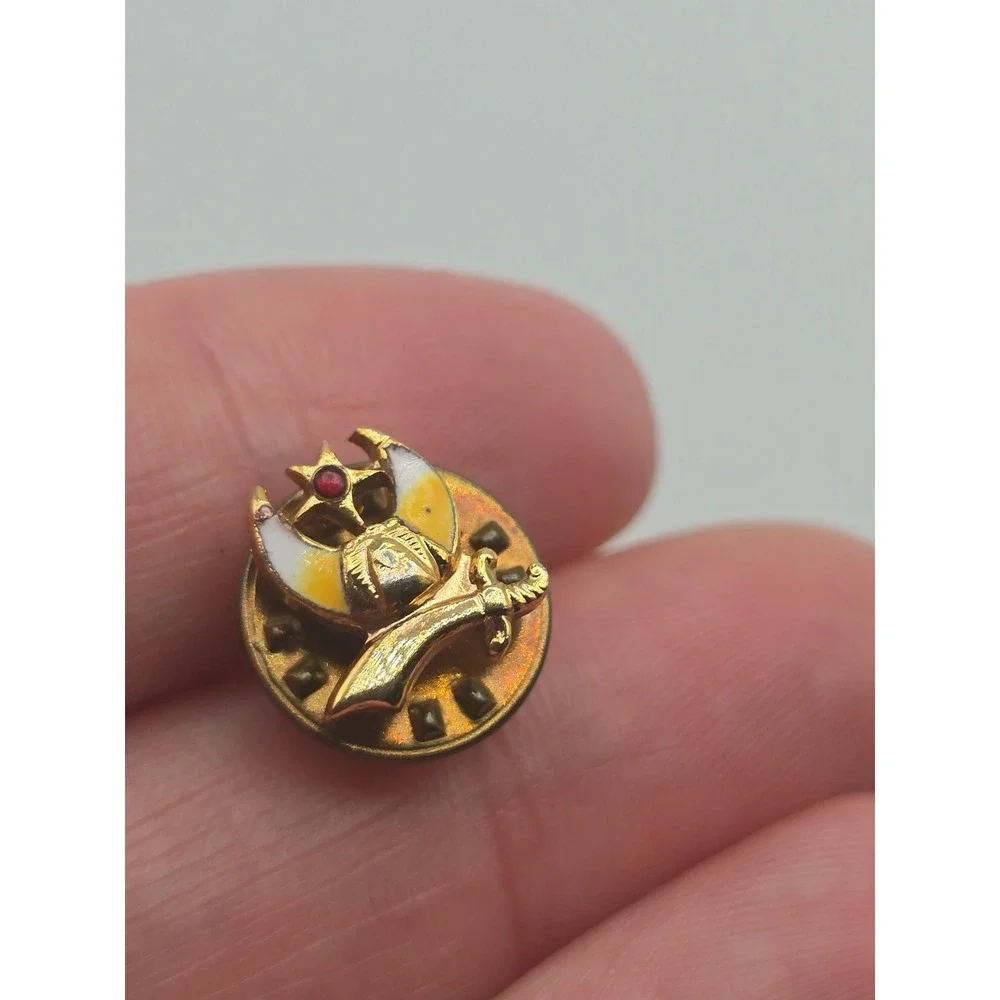 Vintage Shriners International Masonic Lapel Pin Gold Tone Enamel Scimitar Moon